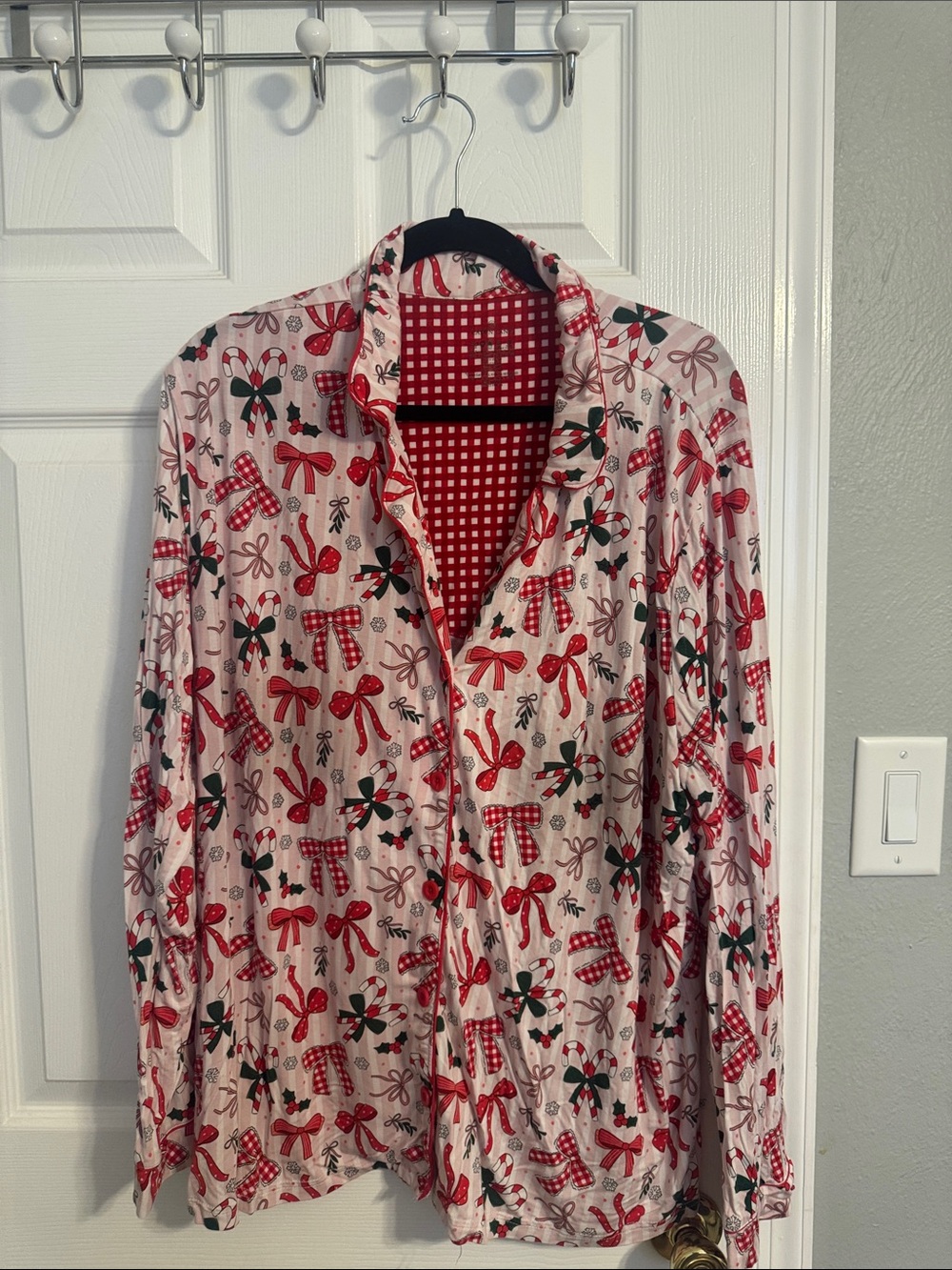 Caden Lane Red & Green Bow Print Pajama Top